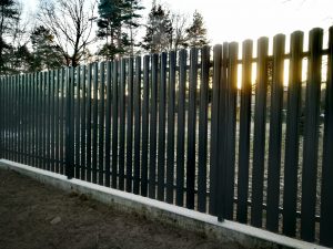Skardinė vertikali vienpusė tvora