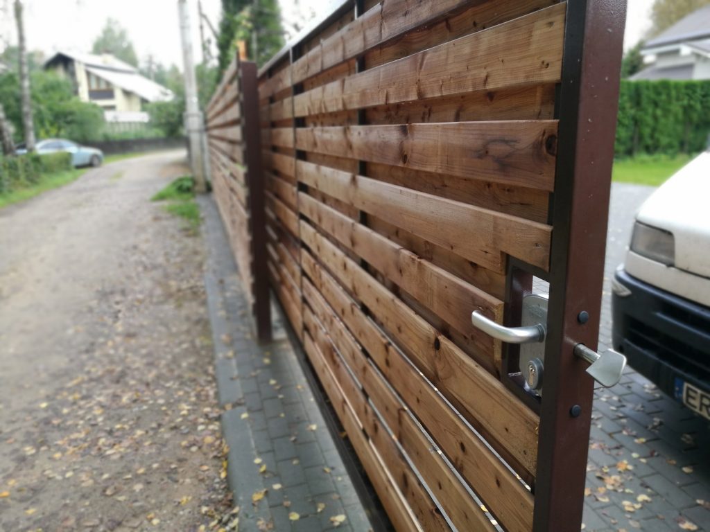 stumdomi mediniai vartai