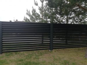 Žaliuzinė tvora iš Z profilio skardos