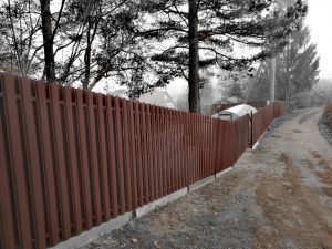 Skardinė vertikali tvora